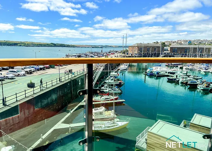 Orion House - Luxury Apartment Overlooking Milford Marina, Pembrokeshire