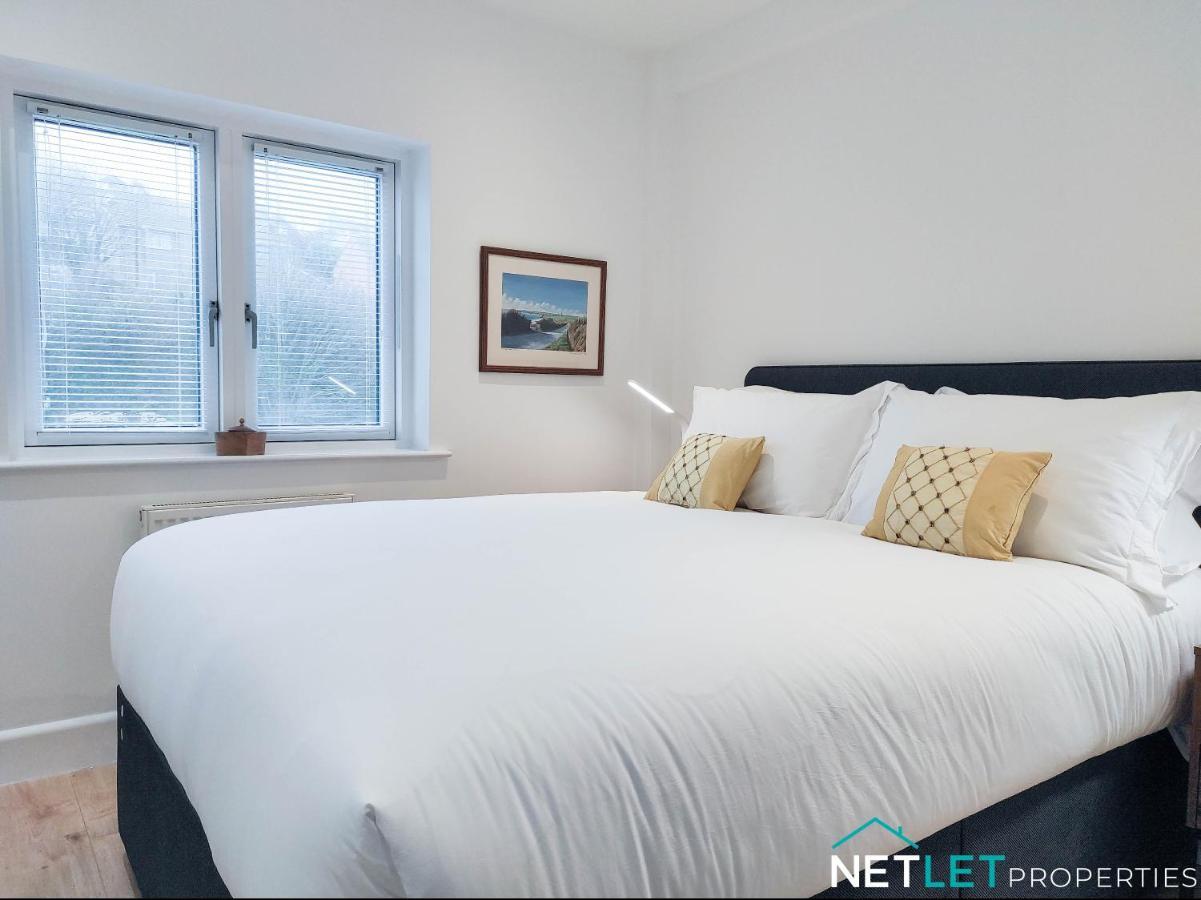 Orion House - Luxury Overlooking Milford Marina, Pembrokeshire *