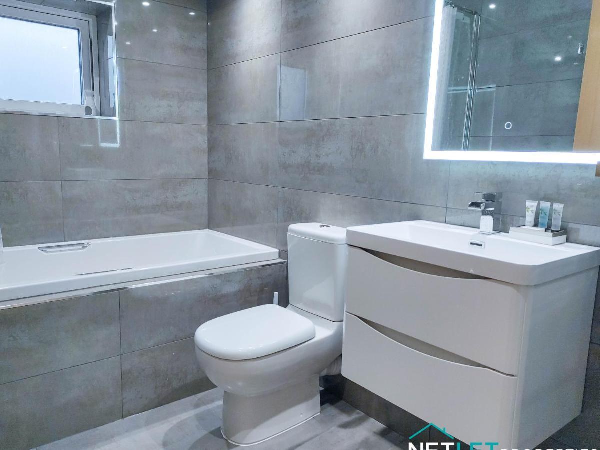 Orion House - Luxury Overlooking Milford Marina, Pembrokeshire