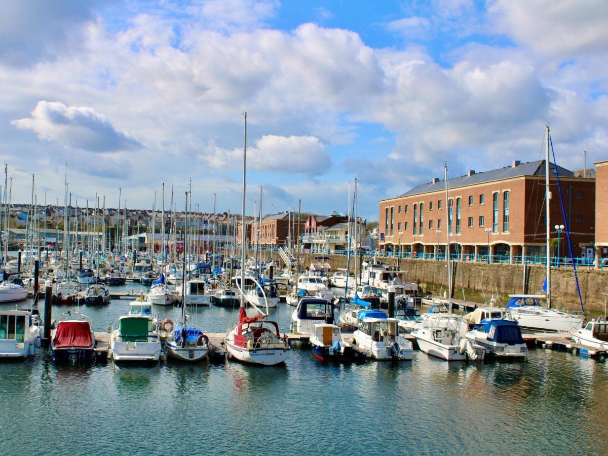 Orion House - Luxury Overlooking Milford Marina, Pembrokeshire Milford Haven