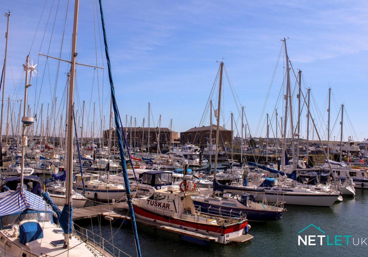 Orion House - Luxury Overlooking Milford Marina, Pembrokeshire Apartment *