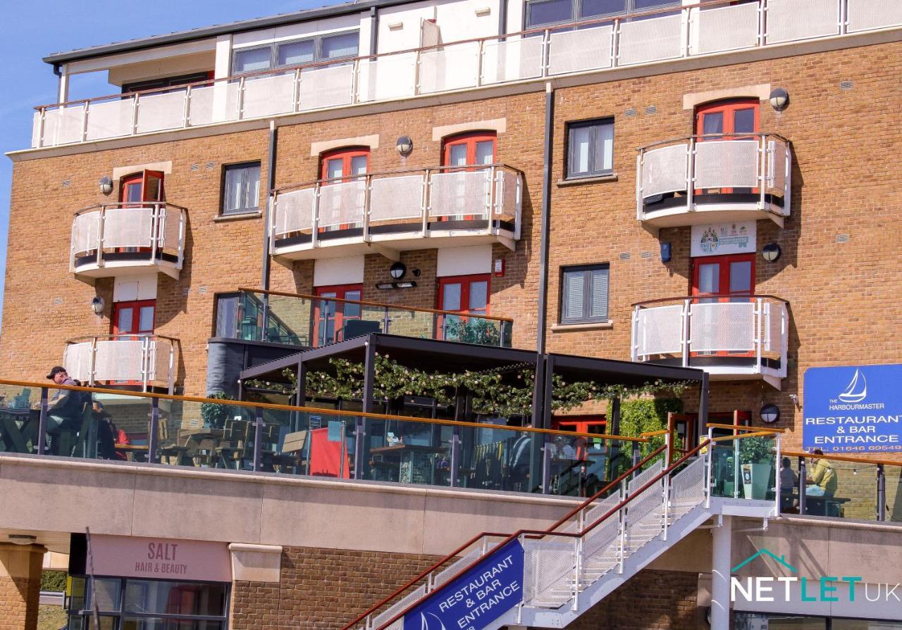 Orion House - Luxury Overlooking Milford Marina, Pembrokeshire