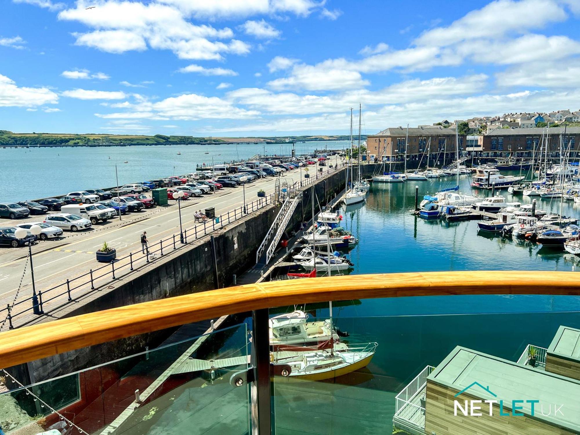 Orion House - Luxury Overlooking Milford Marina, Pembrokeshire *